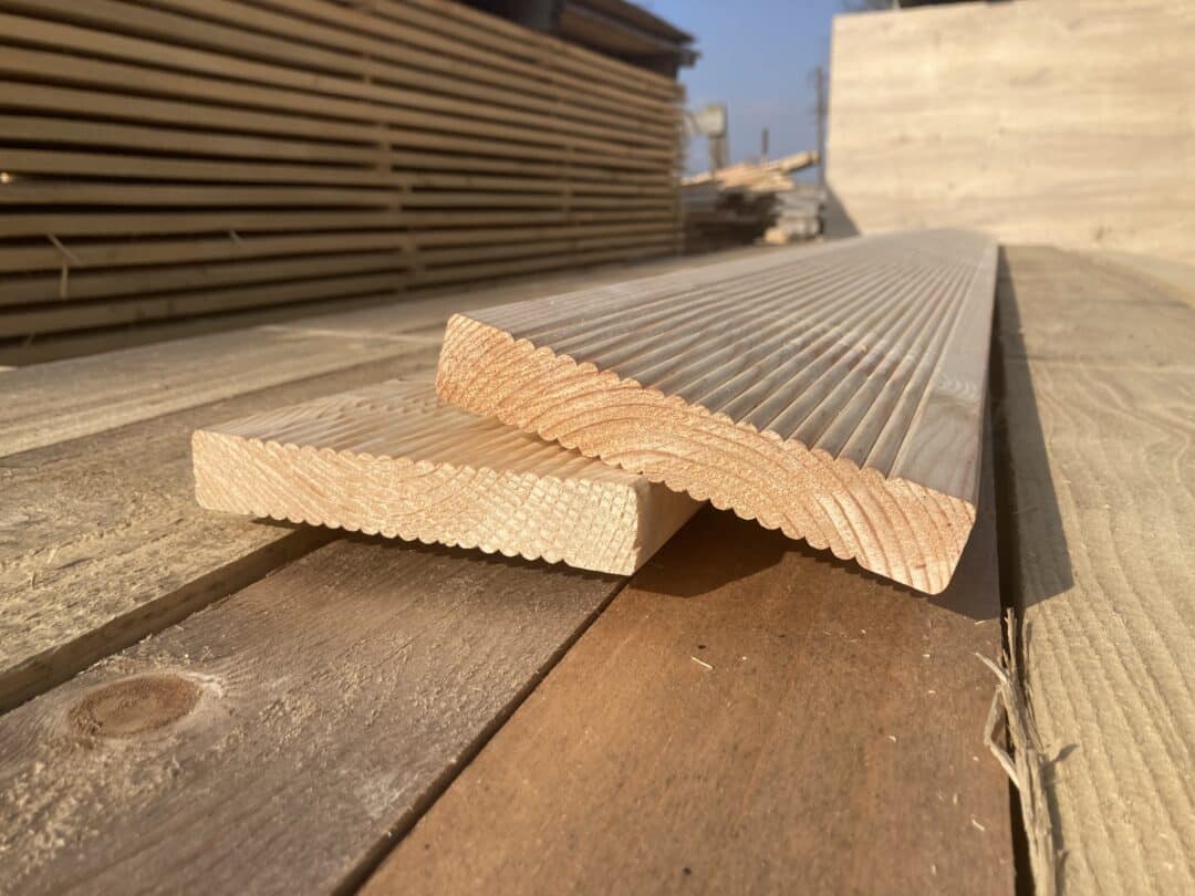 Terasová prkna hnědě impregnovaná - borovice - 27×144 mm - délka 4,2 m